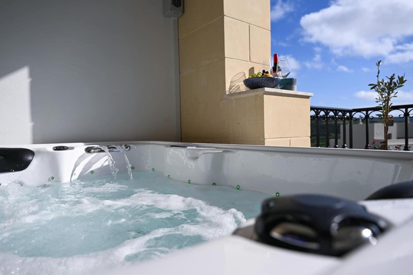Fl 3 Ta'Lonza Luxury With Hot Tub By Homely Mellieħa Exteriér fotografie