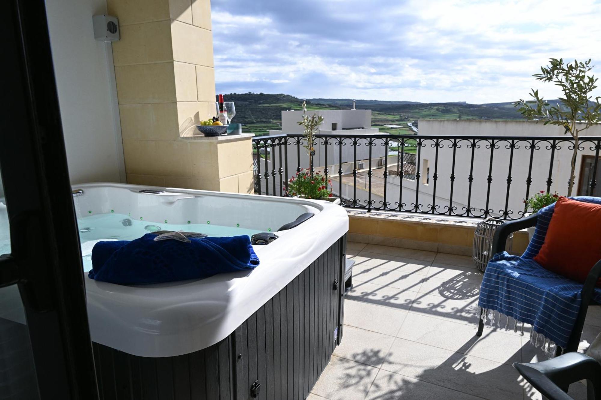 Fl 3 Ta'Lonza Luxury With Hot Tub By Homely Mellieħa Exteriér fotografie
